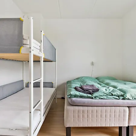 Modern Townhouse With Private Outdoor Area - 2br 4 Beds