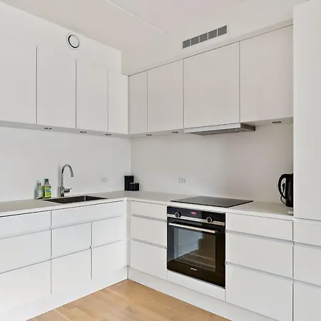 Modern Townhouse With Private Outdoor Area - 2br 4 Beds