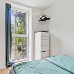 Modern Townhouse With Private Outdoor Area - 2br 4 Beds Nyaraló Koppenhága