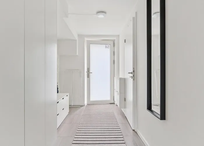 Modern Townhouse With Private Outdoor Area - 2br 4 Beds Holiday home *