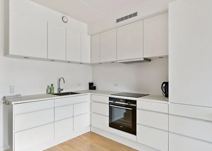 Modern Townhouse With Private Outdoor Area - 2br 4 Beds