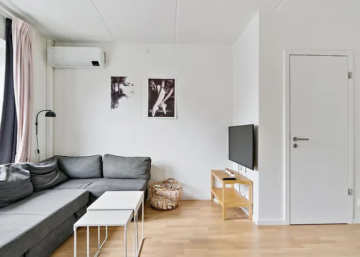 Modern Townhouse With Private Outdoor Area - 2br 4 Beds