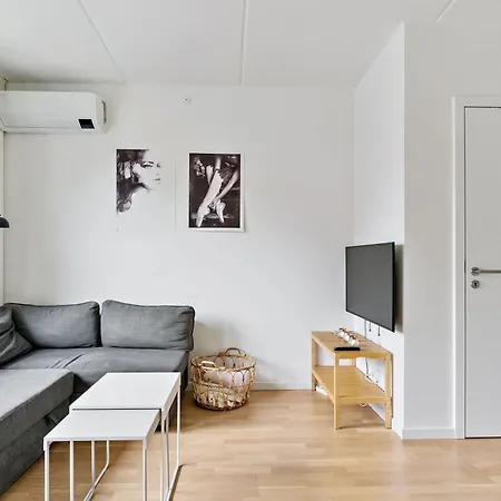Modern Townhouse With Private Outdoor Area - 2br 4 Beds