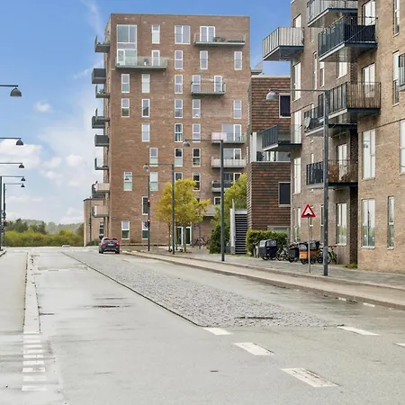 Modern Townhouse With Private Outdoor Area - 2br 4 Beds Сasa de vacaciones