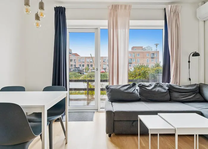 Modern Townhouse With Private Outdoor Area - 2br 4 Beds Сasa de vacaciones *