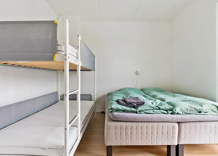 Modern Townhouse With Private Outdoor Area - 2br 4 Beds